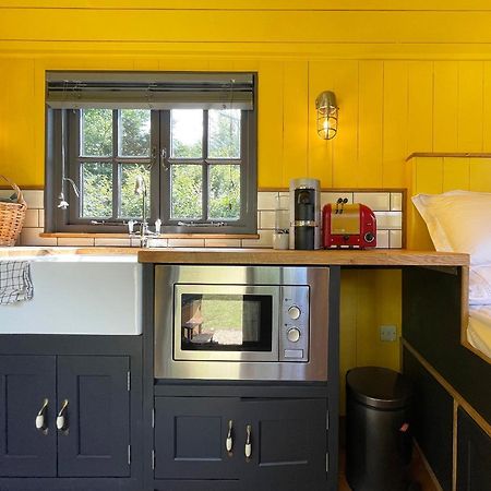 Old King William Shepherd Huts And Private Hot Tubs In North Norfolk Hunworth Esterno foto