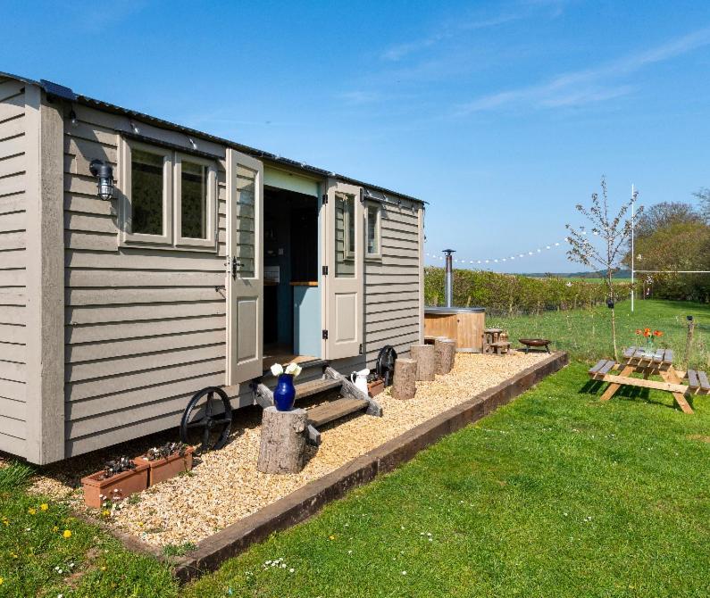 Old King William Shepherd Huts And Private Hot Tubs In North Norfolk Hunworth Esterno foto