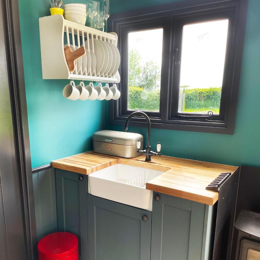 Old King William Shepherd Huts And Private Hot Tubs In North Norfolk Hunworth Esterno foto
