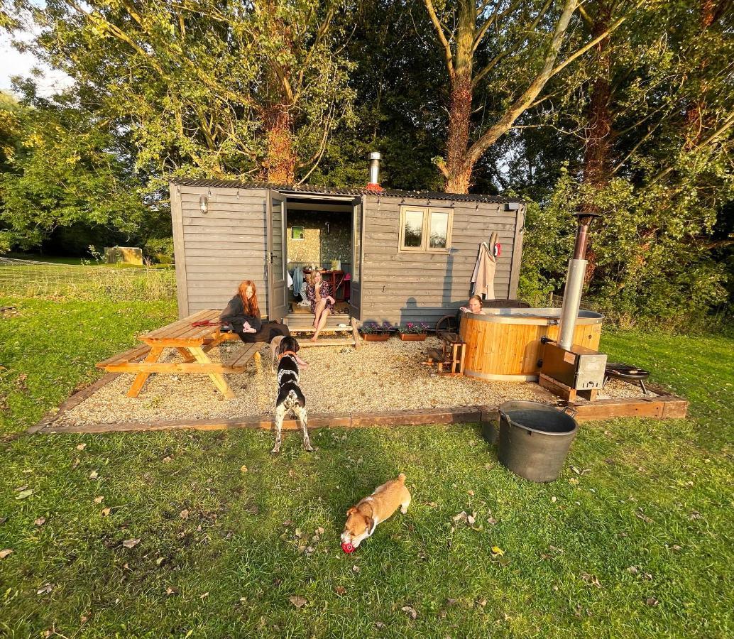 Old King William Shepherd Huts And Private Hot Tubs In North Norfolk Hunworth Esterno foto