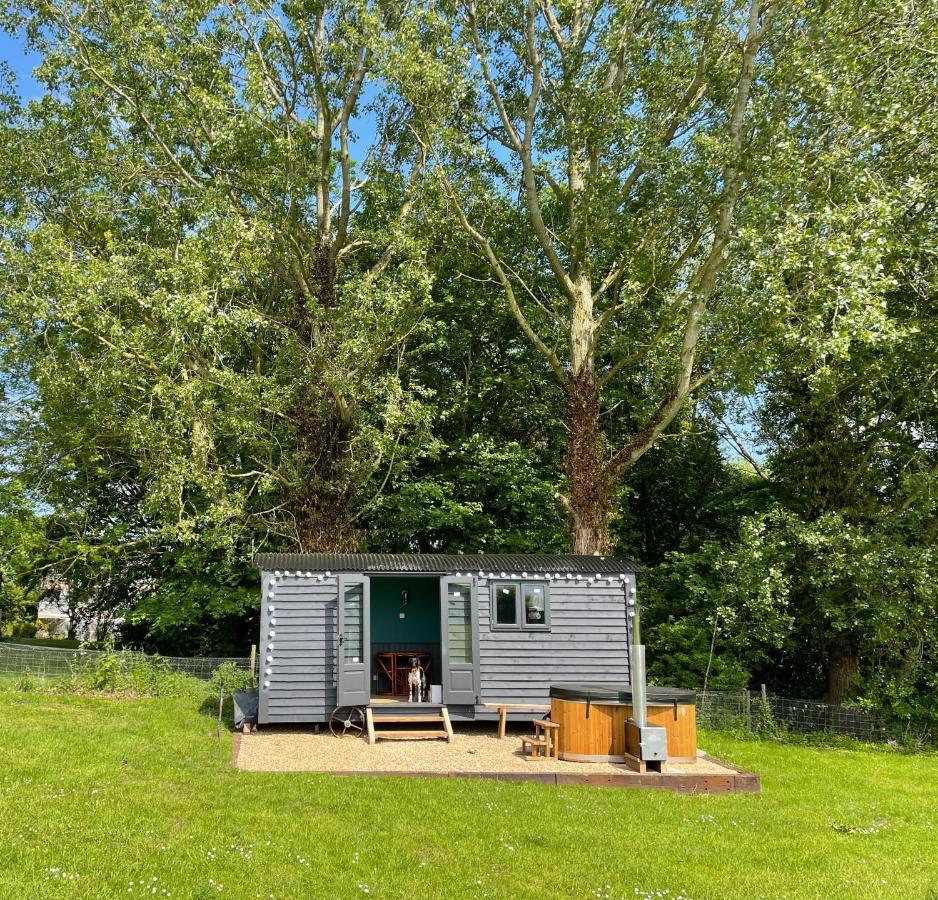Old King William Shepherd Huts And Private Hot Tubs In North Norfolk Hunworth Esterno foto
