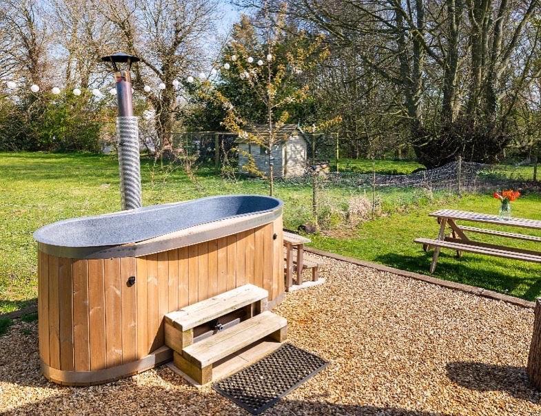 Old King William Shepherd Huts And Private Hot Tubs In North Norfolk Hunworth Esterno foto