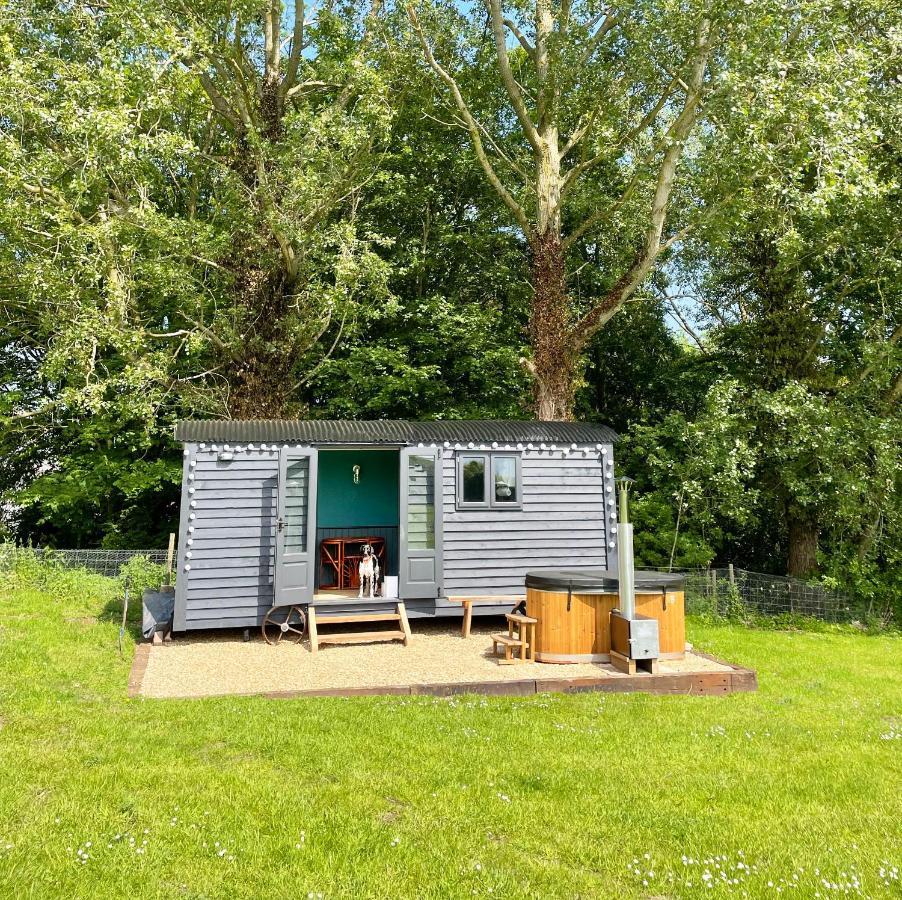 Old King William Shepherd Huts And Private Hot Tubs In North Norfolk Hunworth Esterno foto