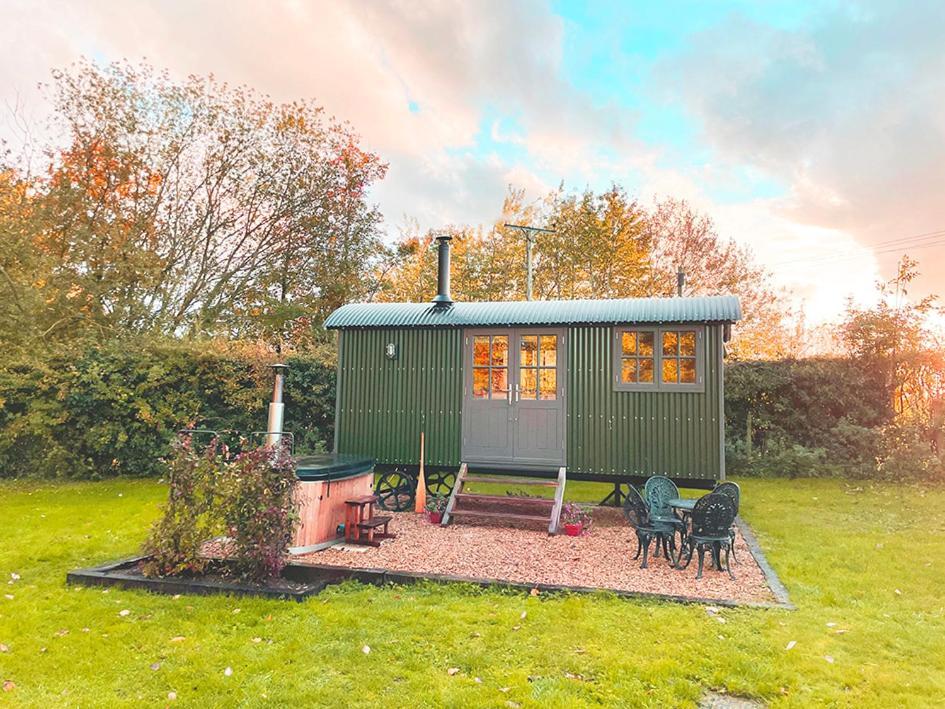 Old King William Shepherd Huts And Private Hot Tubs In North Norfolk Hunworth Esterno foto