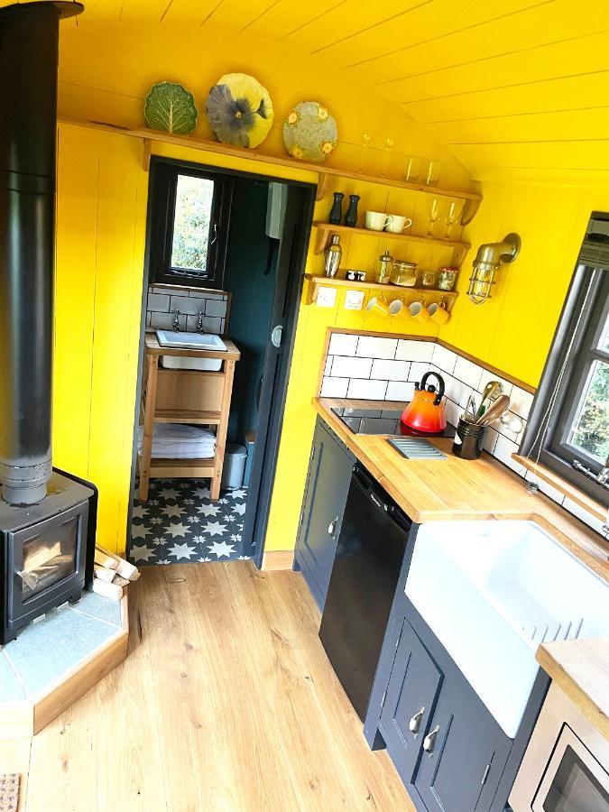 Old King William Shepherd Huts And Private Hot Tubs In North Norfolk Hunworth Esterno foto