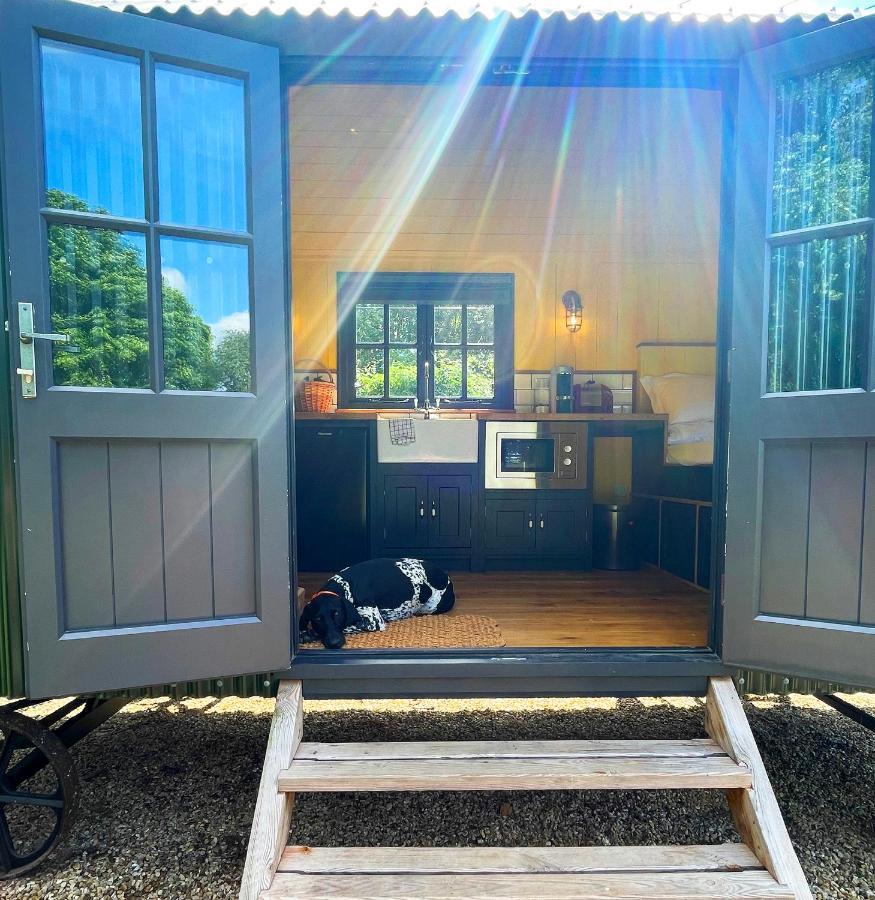 Old King William Shepherd Huts And Private Hot Tubs In North Norfolk Hunworth Esterno foto